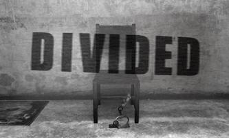 DIVIDED -監禁された部屋からの脱出--poster