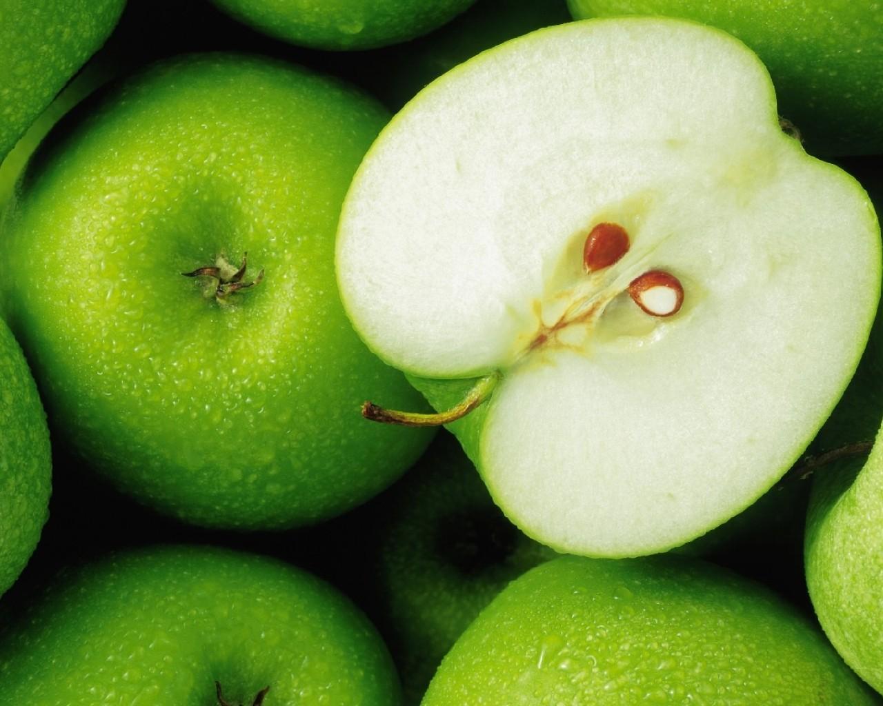 Жило было яблоко. Семена яблока. Яблоки зеленые. Картинки на рабочий стол. Семечко яблока.