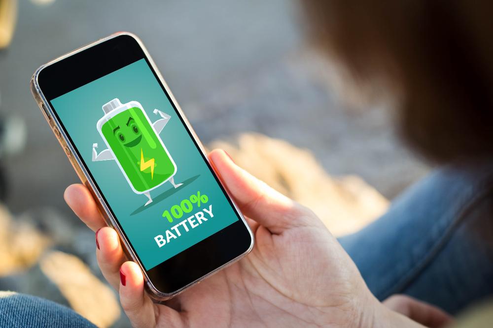 Battery full. Full Battery. 3% Charge Alert smartphone.