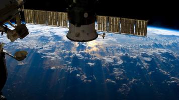 ISS Live online + Telescopes gönderen