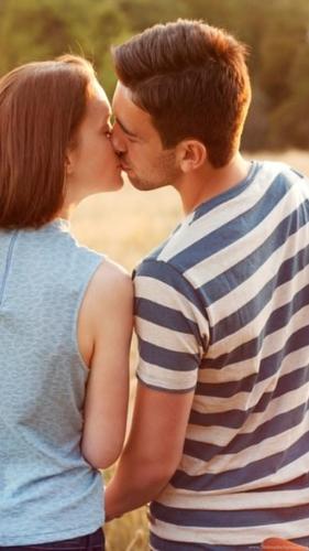 Couple Kissing Gifs For Android Apk Download