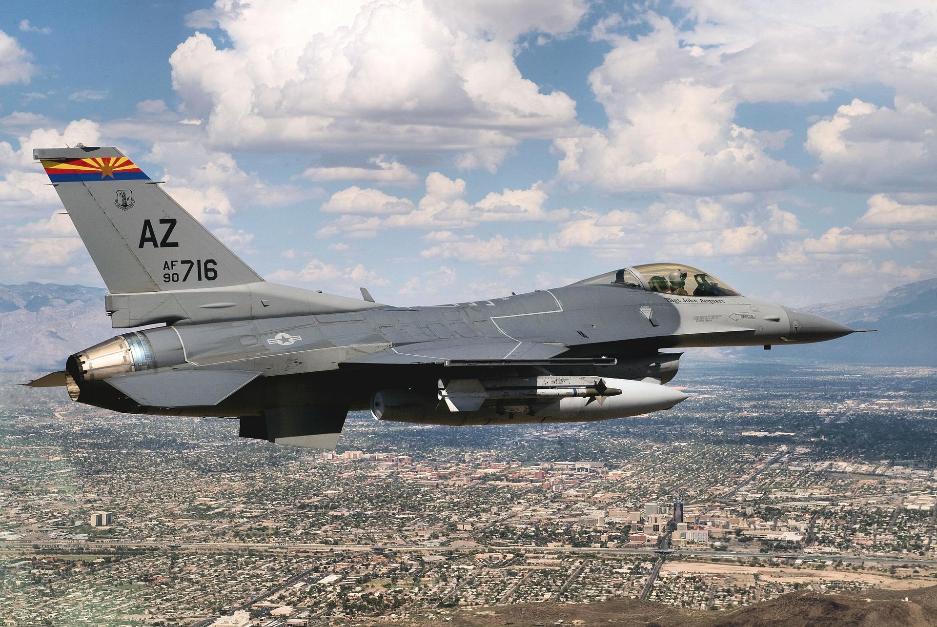 F 16а. Истребитель f-16 «файтинг Фалкон». Истребитель ф 16 файтинг Фалкон. Американские самолеты f16. Ф-16 самолет.