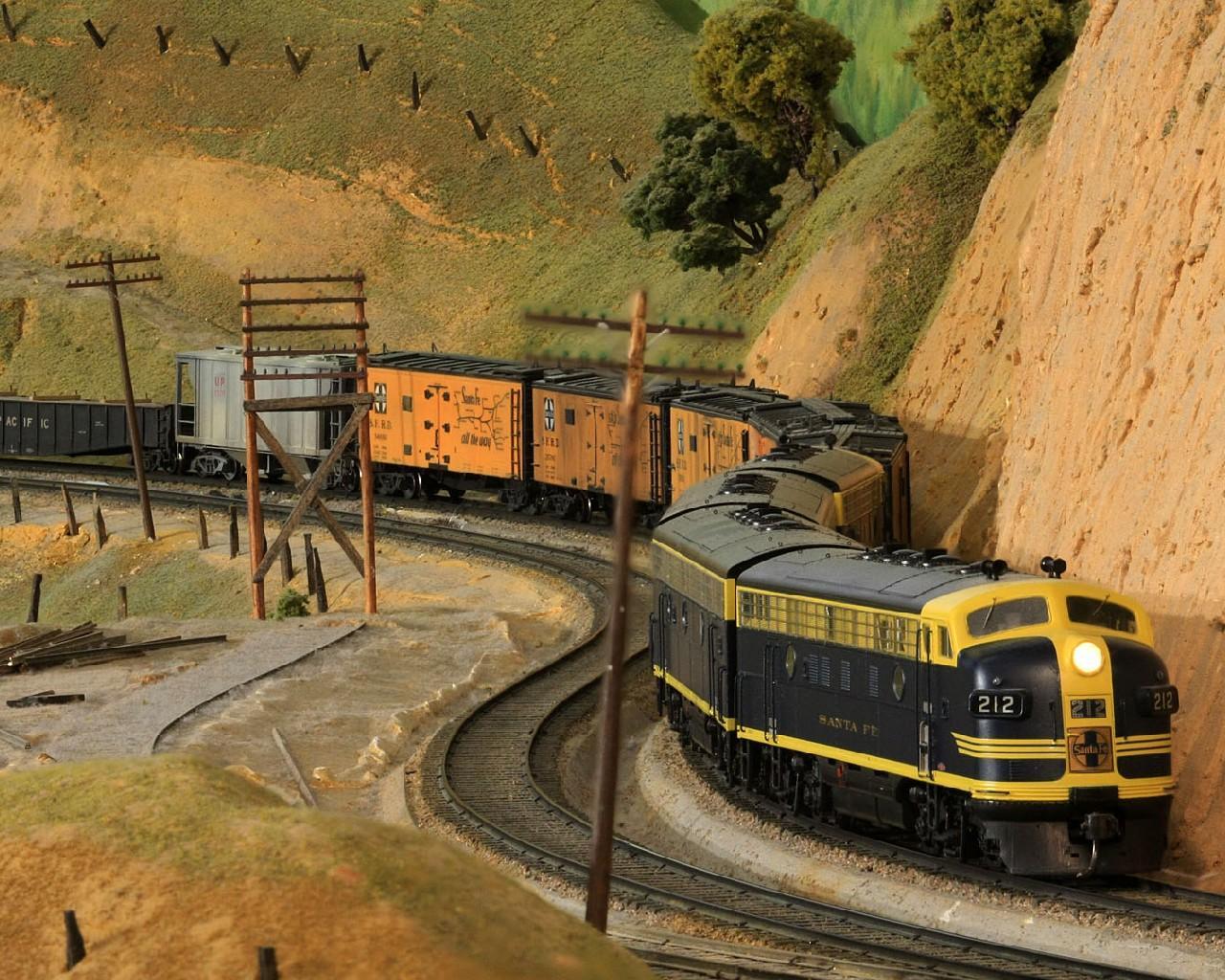 Поезда в реальной жизни. Железная дорога модель Траин. Трансокеанская железная дорога. Tech Train 90127 модель железной дороги. Железная дорога обои.