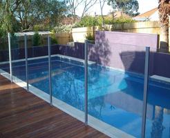 Conception de clôture de piscine en verre capture d'écran 2