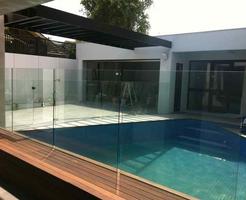 Conception de clôture de piscine en verre capture d'écran 3