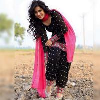 برنامه‌نما punjabi suit عکس از صفحه