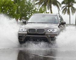 Wallpapers with BMW X5 screenshot 3