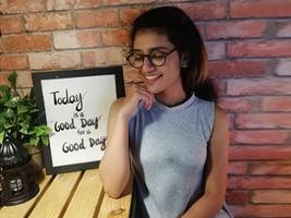 Priya Prakash Varrier Photos & WallPaper 截圖 1