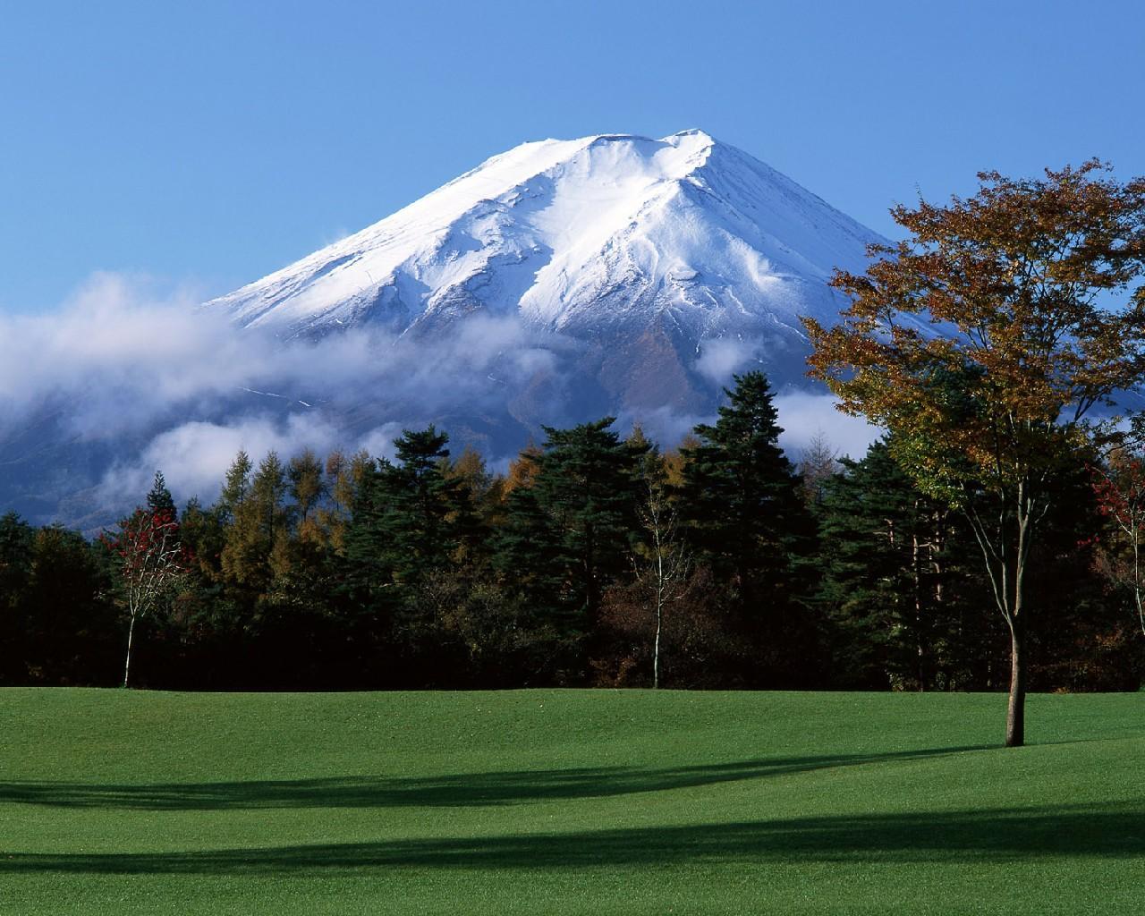 Зеленый вулкан Фудзияма