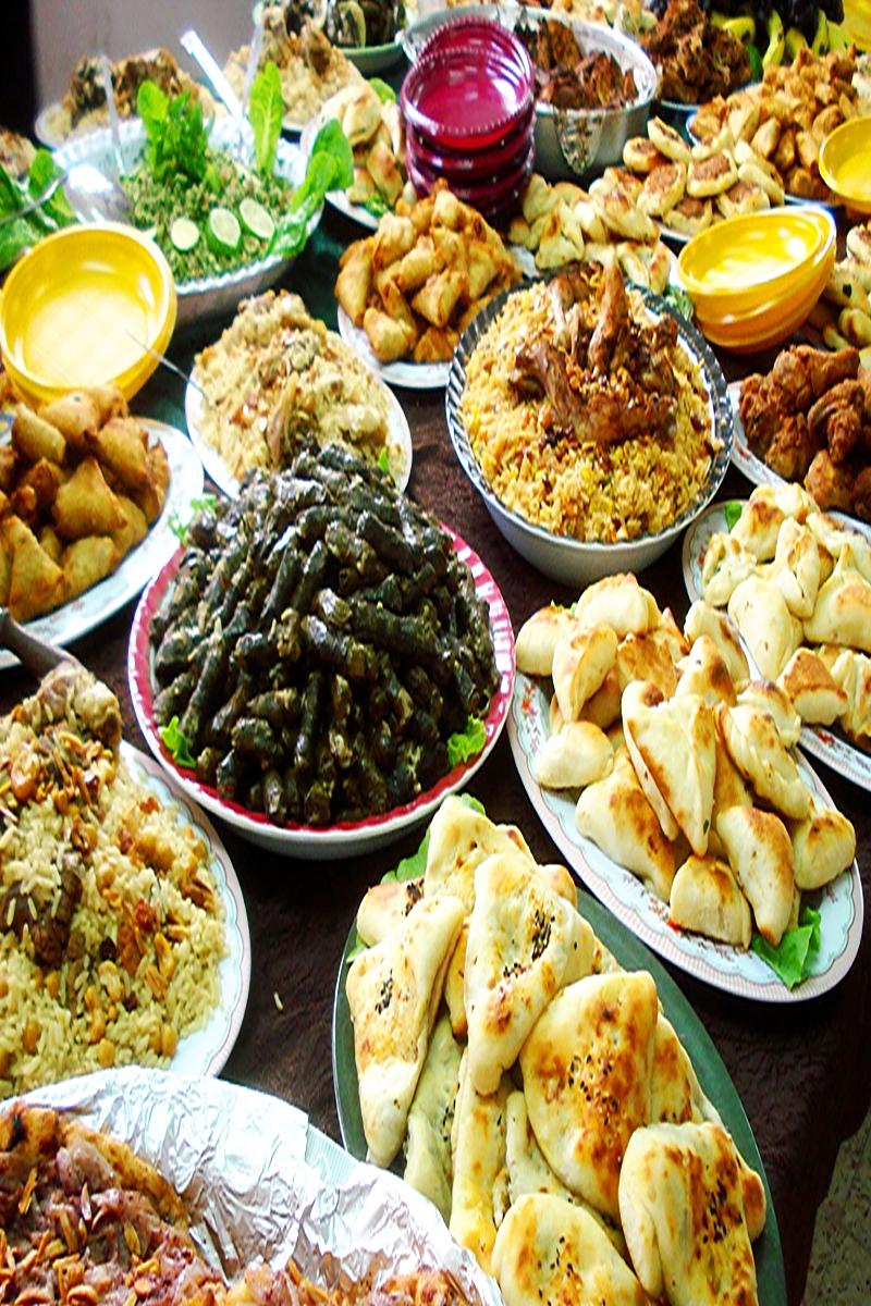 Рецепты на уразу. Стол для ифтара. Еда на ифтар. Праздничный стол на Рамадан. Праздничные блюда на ифтар.