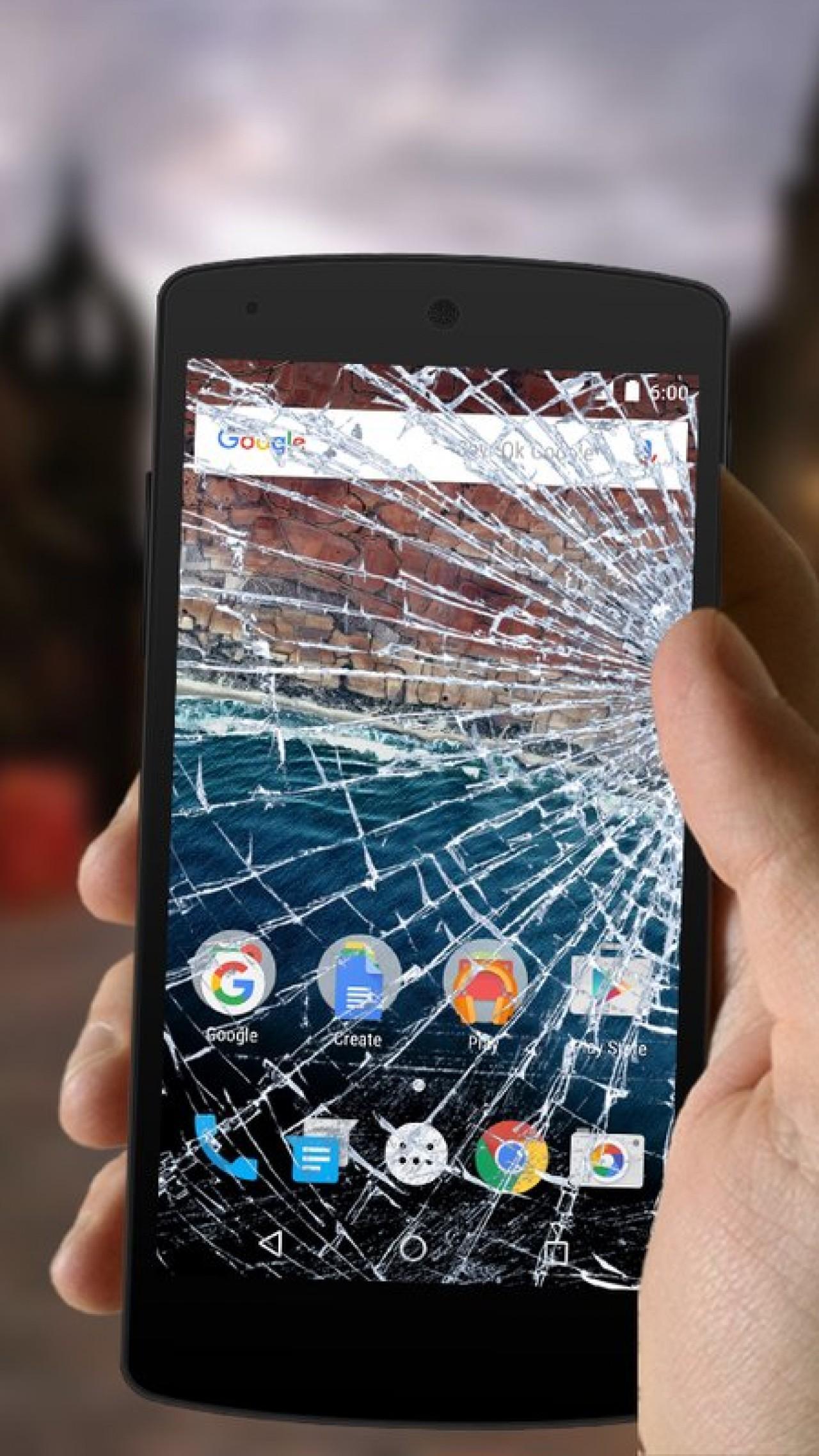 Фото разбивать телефон. Смартфон с разбитым экраном. Разбит экран телефона. Сломанный экран. Разбитые смартфон экран.