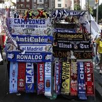 real  m  football  news poster