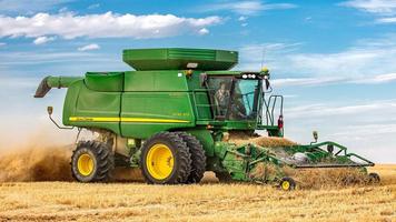 Forage Combine Real Farm الملصق