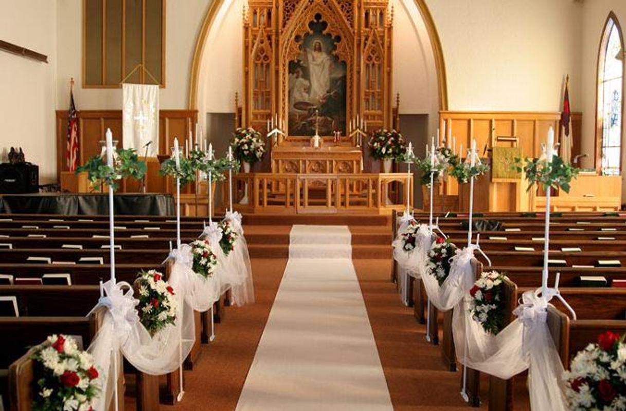 25 Inspirasi Keren Dekorasi  Pernikahan Gereja  Sederhana 