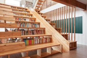 Design minimalist wooden staircase syot layar 1