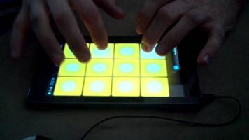 برنامه‌نما Free Dubstep Pad عکس از صفحه