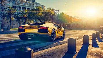 Gold Cars Wallpapers HD скриншот 1