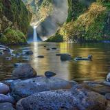 Magic waterfall in the distanc Zeichen