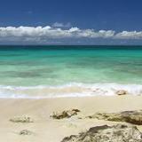 Sandy beach and the sea icon