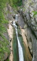 Very beautiful waterfall ảnh chụp màn hình 1