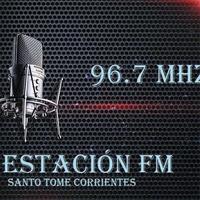 Estación FM Santo Tome الملصق