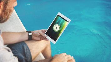 Water Green HD Analog Clock poster