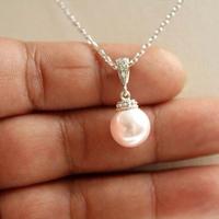 Pearl Necklace 海報