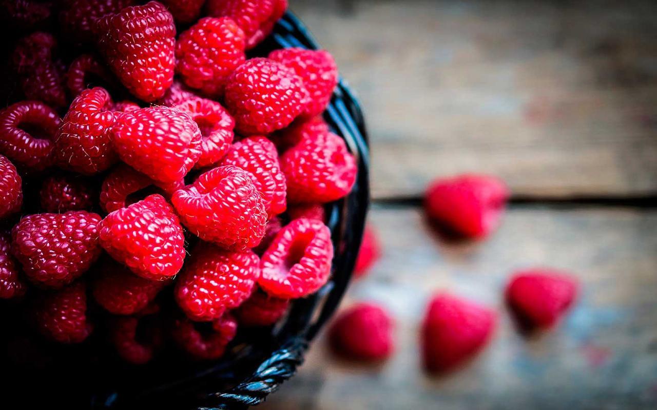 The fruits is tasty. Ягода малина. Малина фон. Raspberry малина. Сочная малина.