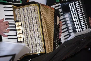 Learn to play the accordion APK download