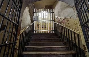 Escape Games Abandoned Prison Ekran Görüntüsü 1