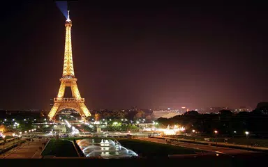 Eiffel Tower Live Wallpaper APK download