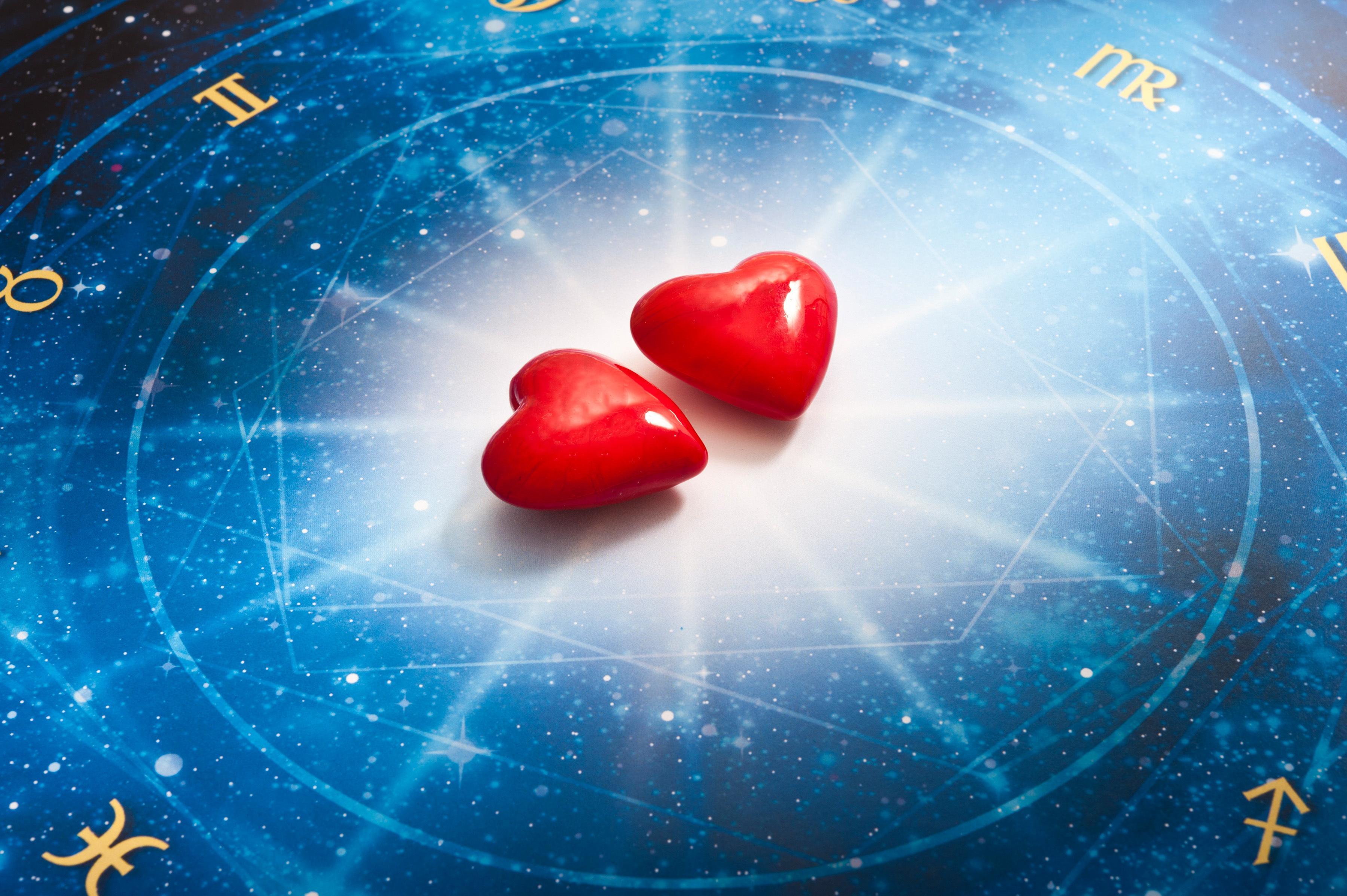 Гороскоп любви знаков. Астрология любви. Знаки зодиака любовь. Астрология и медицина. Астрология красный.