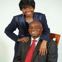 DR DAVID OYEDEPO Cartaz