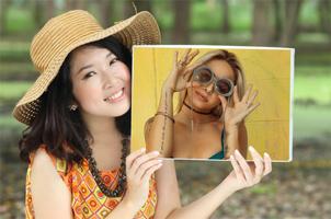 برنامه‌نما Hoarding Photo Frames عکس از صفحه