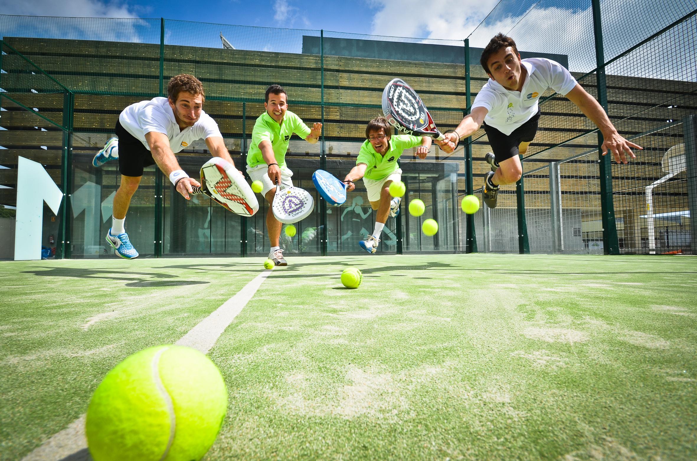 Sport can play with. Падел теннис. Паддл-теннис и падел-теннис. Падел теннис корт. Испанский теннис падел.