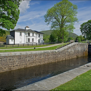 Canalside Cottages by NR