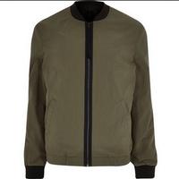 Jaket Pengebom syot layar 1