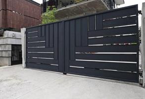 Gate and Fence Picture Ideas 海報