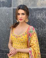 1 Schermata Kriti Sanon Wallpapers HD