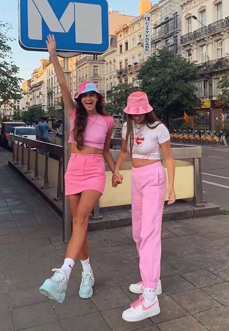 Y2K Fashion Trends Embracing Nostalgia and Style