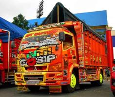 Modifikasi Truk 2021 الملصق