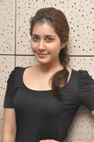 Raashi Khanna Latest Wallpapers & Gallery capture d'écran 3