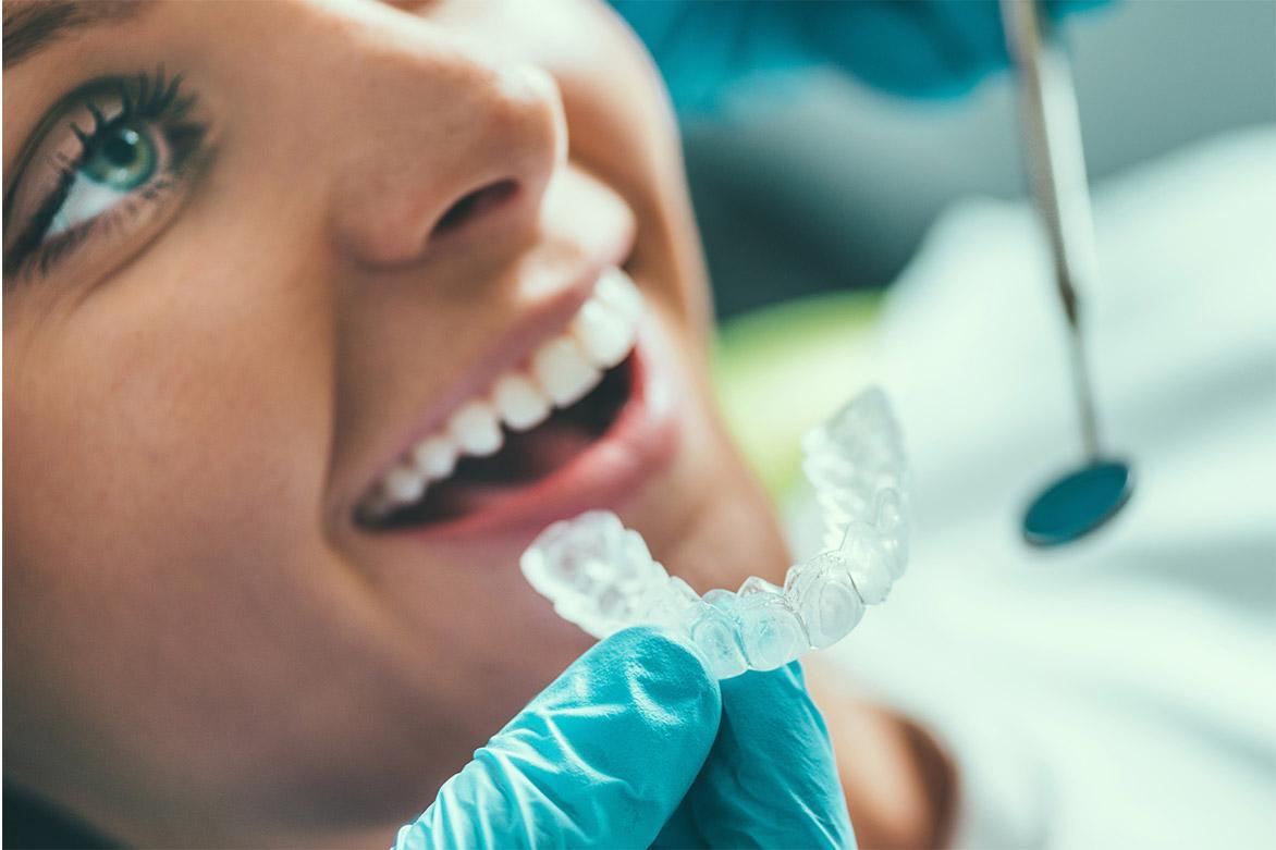 отбеливание зубов денталь