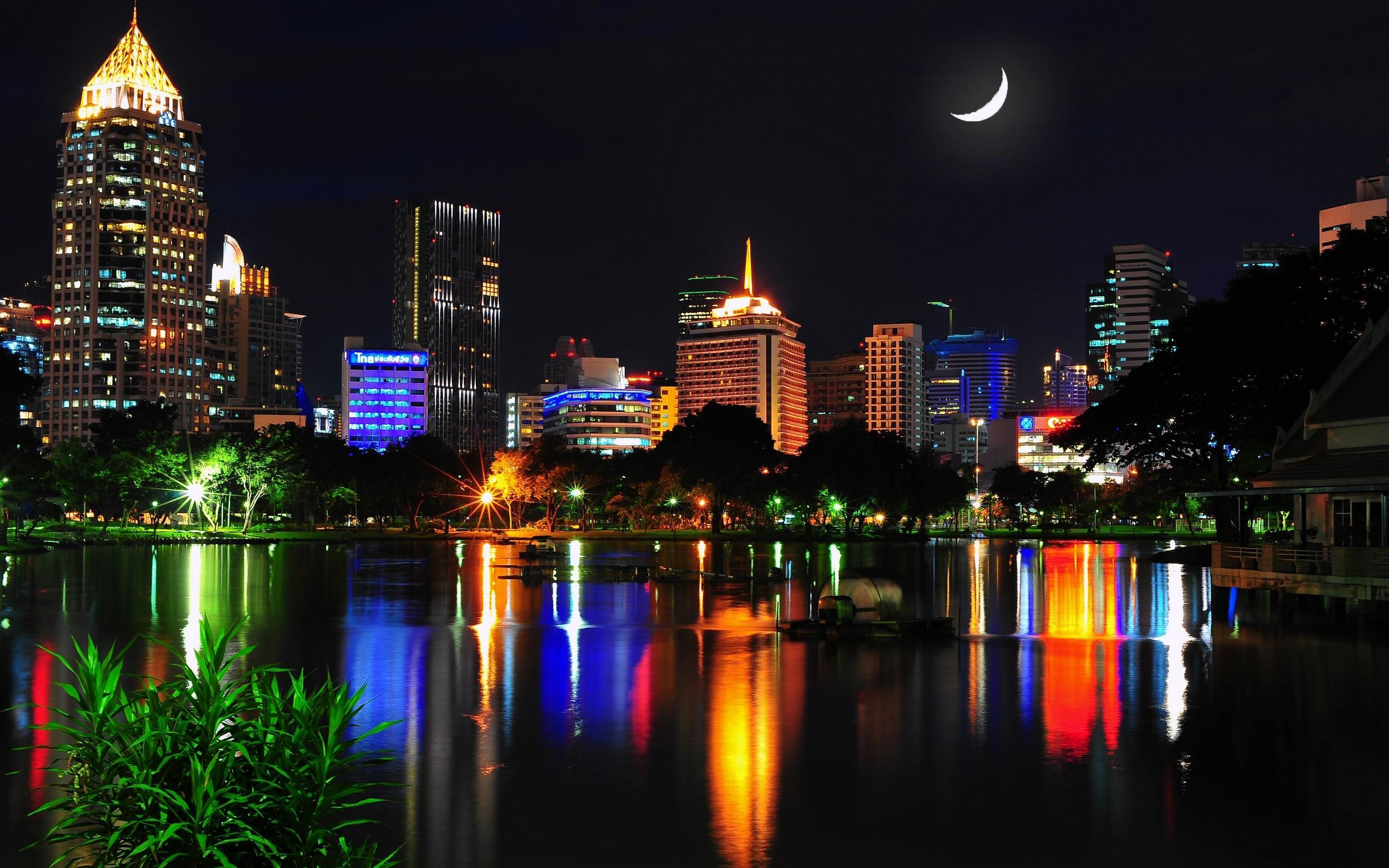 Вечерний бангкок. Тайланд Паттайя. Ночной Бангкок. Бангкок столица Таиланда. Бангкок город ночью.