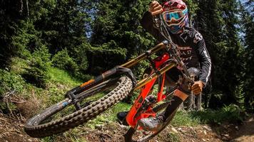 Downhill Mountain Bike Wallpap imagem de tela 3