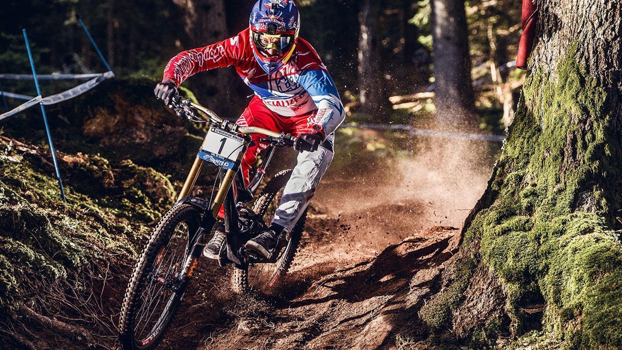 Downhill перевод. Aaron Gwin. Mountain Bike | UCI. Даунхилл Райдер.