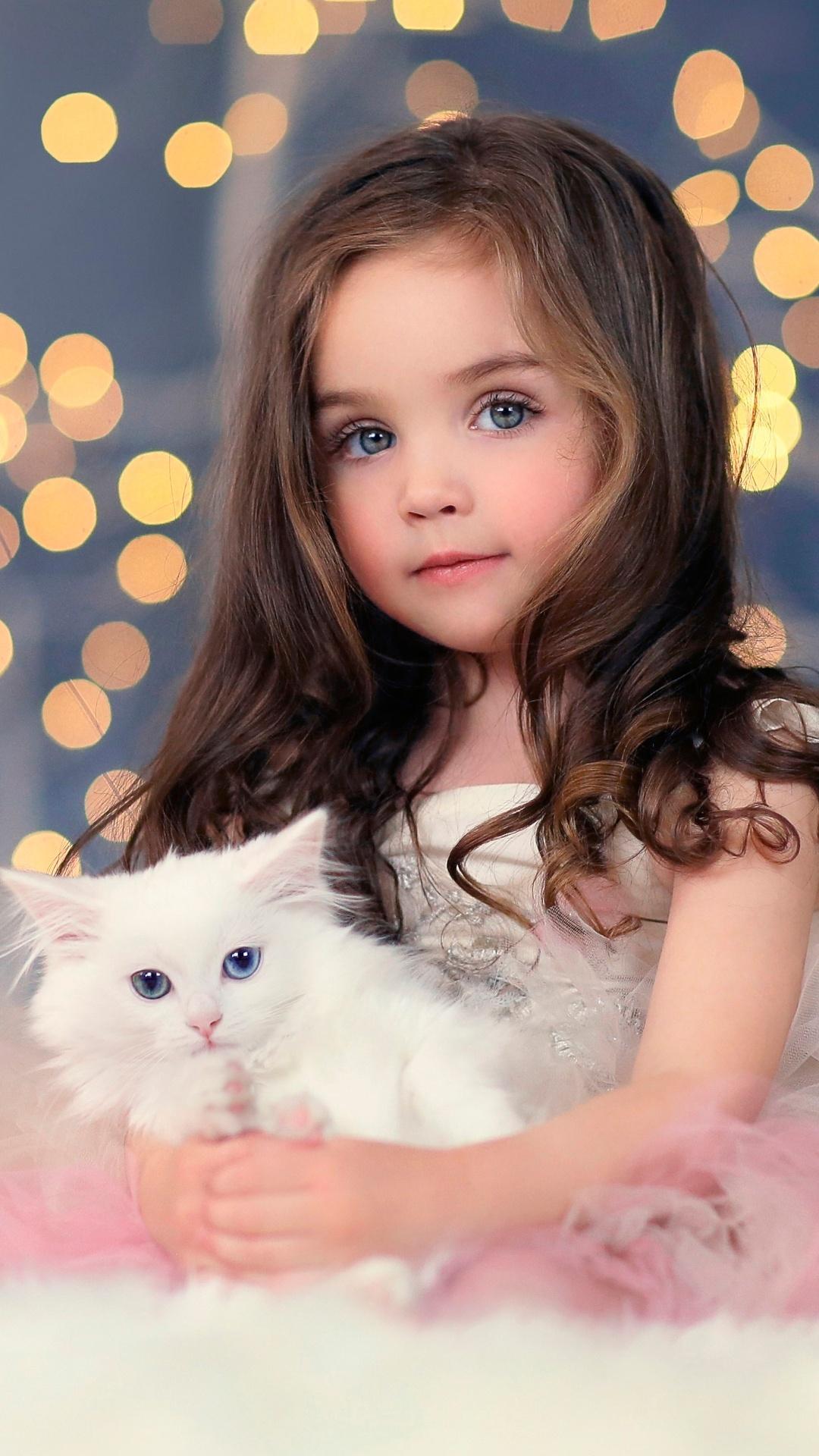 Показать маленьких девушек. Милые девочки. Девочка с котятами. Милая девочка. Красивые малкнькиеднвочки.