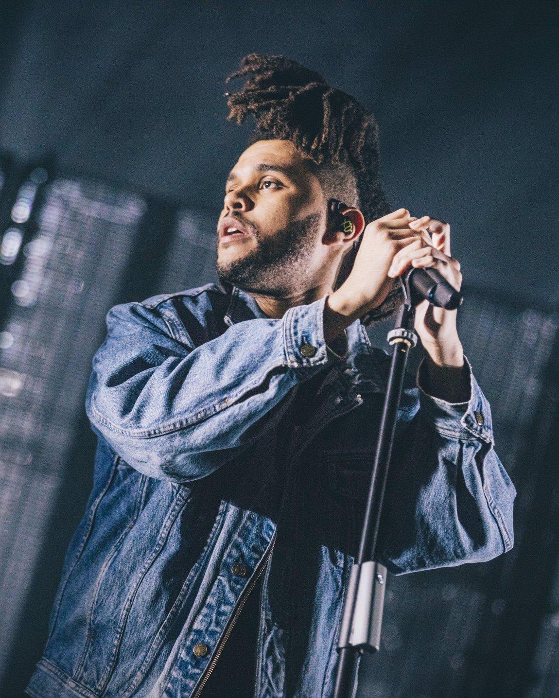 Песни викенд слушать. Rhee weeeeknd. The Weeknd. Уикенд певец 2022. The Weeknd 2020 Live.