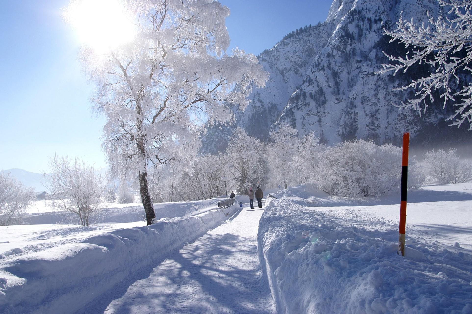 Снежань на русском. Зимистон. Картинки зимистон. Invierno картинки. Qish Zimiston.