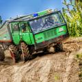 Guida di camion di fango